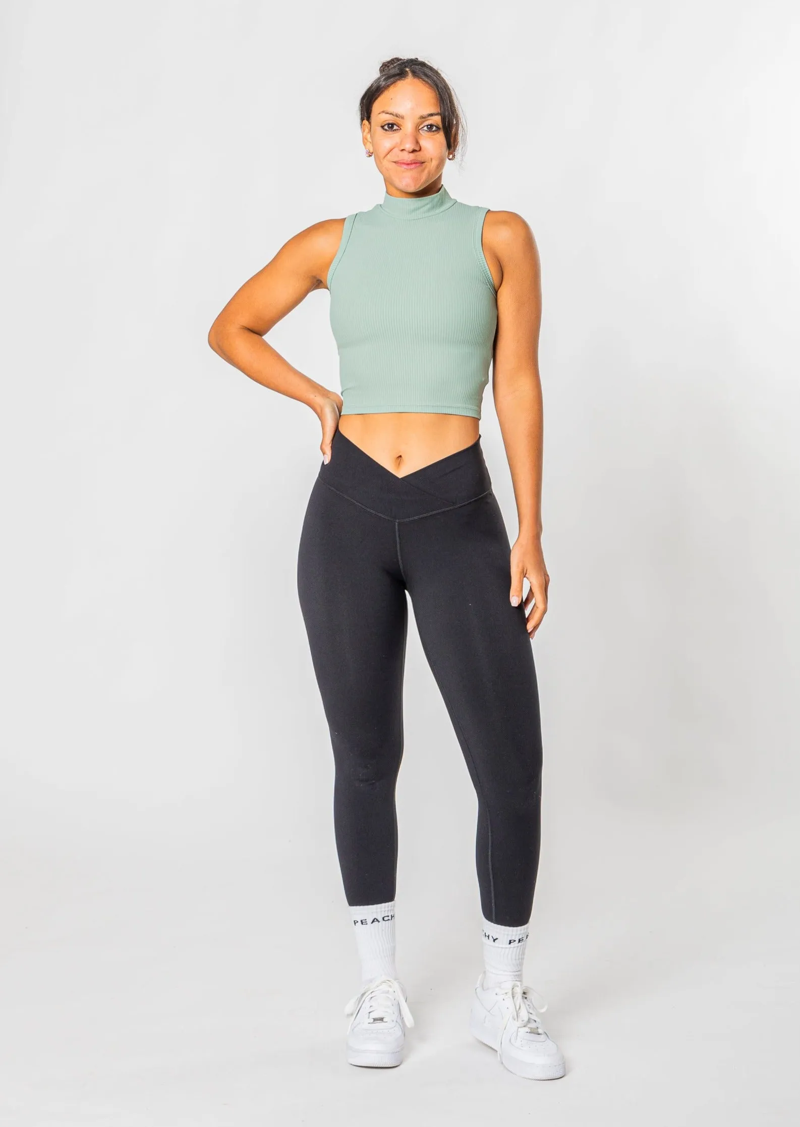 [VORBESTELLUNG] NOBLE Ribbed Crop Top